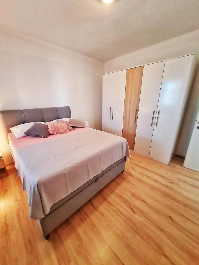 Apartmani Carmen Bibinje 0*,