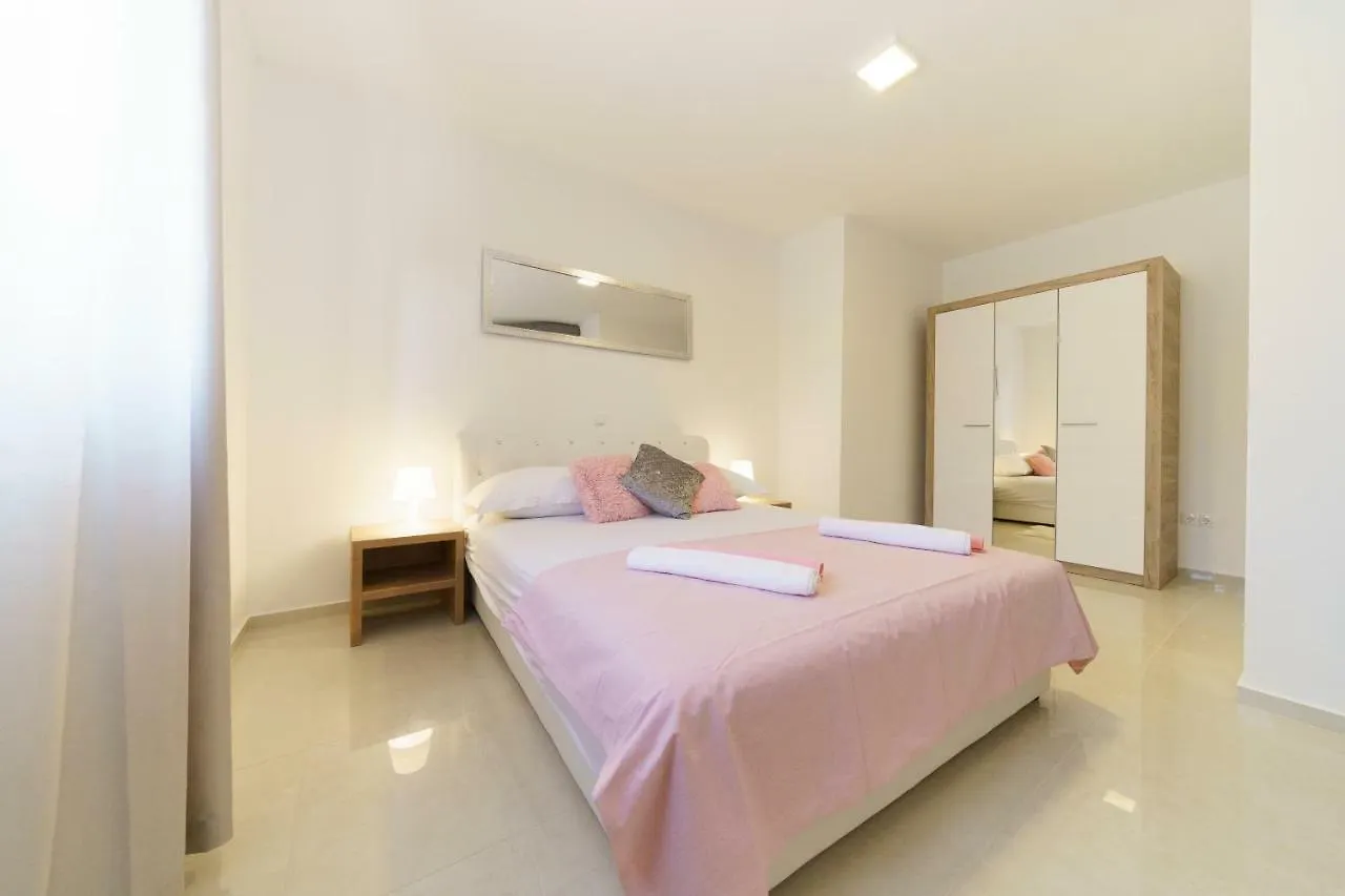 Apartmani Carmen Bibinje 0*,